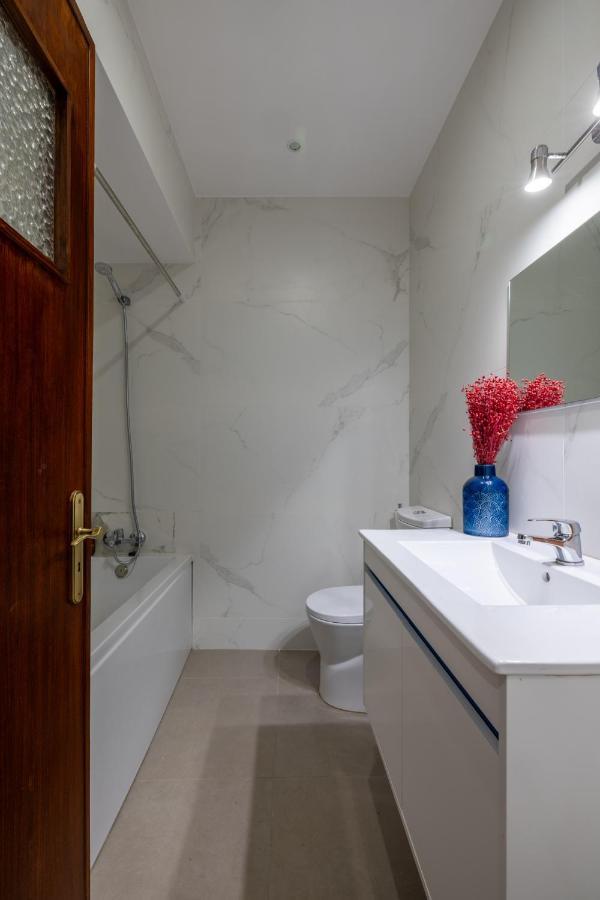 Apartamento Downtown 2 Minutes By Walk To Center And Metro-Direct To Airpot T4 OOporto Exterior foto